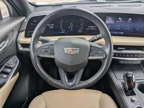 Used 2024 Cadillac XT4 Luxury w/ Cold Weather Package FWD image 32