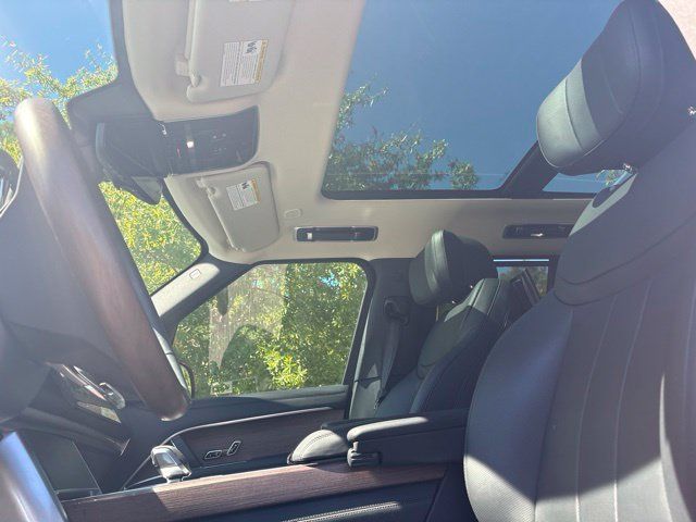 Used 2025 Land Rover Range Rover Autobiography AWD/4WD image 3