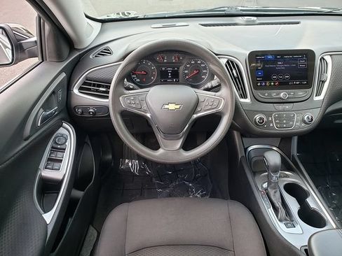 Used 2025 Chevrolet Malibu LT FWD image 14