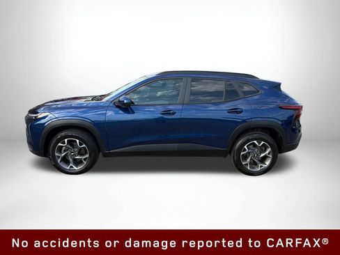 Used 2024 Chevrolet Trax LT w/ LT Convenience Package FWD image 3