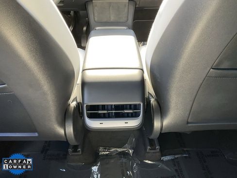 Used 2021 Tesla Model Y Long Range image 34