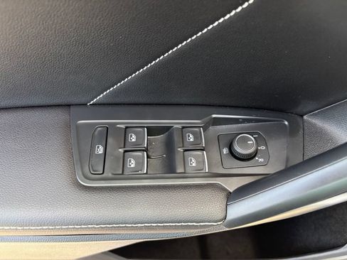 Used 2024 Volkswagen Tiguan SE AWD/4WD image 12