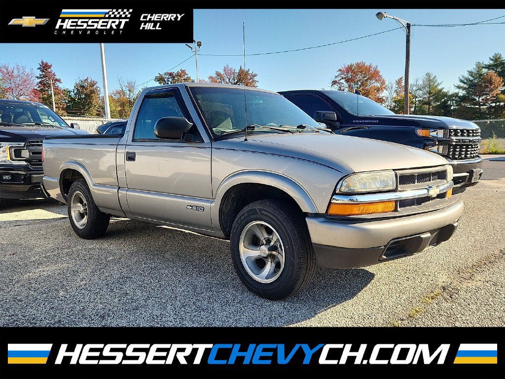 Used 2002 Chevrolet S10 Pickup LS w/ LS Preferred Equipment Group RWD image 1