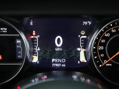 Used 2022 Jeep Wrangler Unlimited Sahara w/ Cold Weather Group AWD/4WD image 11