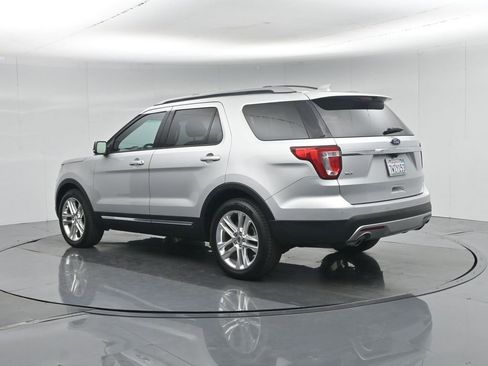 Used 2017 Ford Explorer XLT w/ Equipment Group 202A FWD image 27