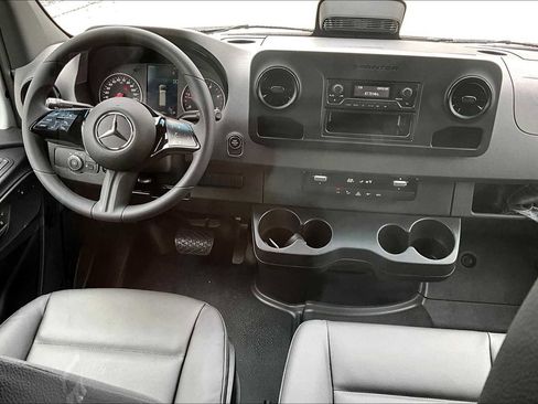 New 2025 Mercedes-Benz Sprinter 2500 image 8