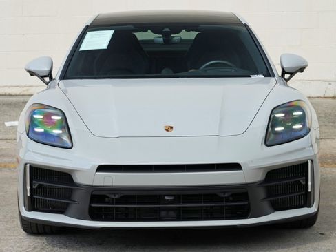 Used 2025 Porsche Panamera image 54