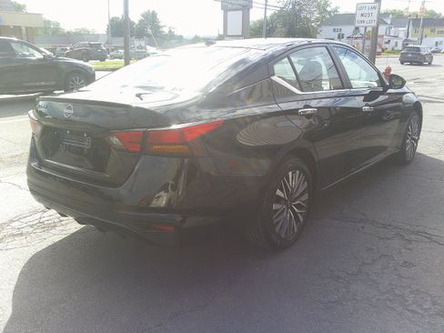Used 2025 Nissan Altima 2.5 SV FWD image 10