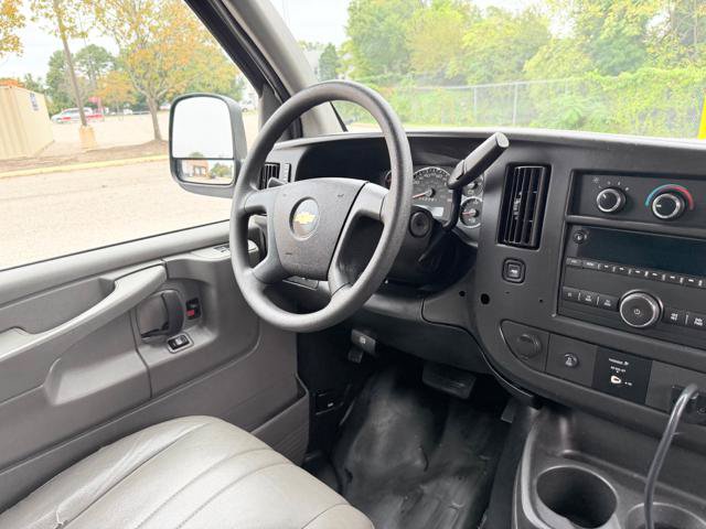 Used 2015 Chevrolet Express 2500 RWD image 13