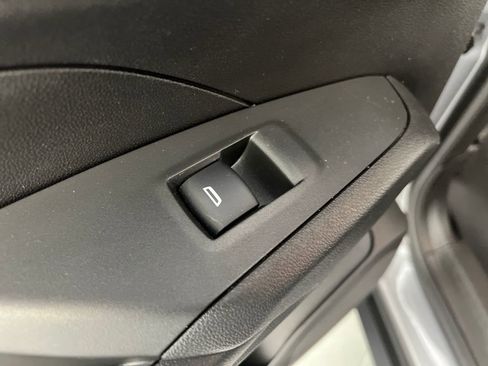 Used 2025 Chevrolet Trax LT w/ LT Convenience Package FWD image 16