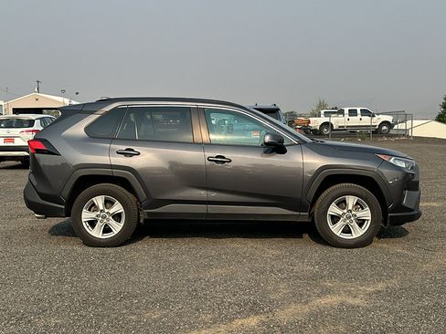 Certified 2020 Toyota RAV4 XLE w/ XLE Grade Weather Package AWD/4WD image 9
