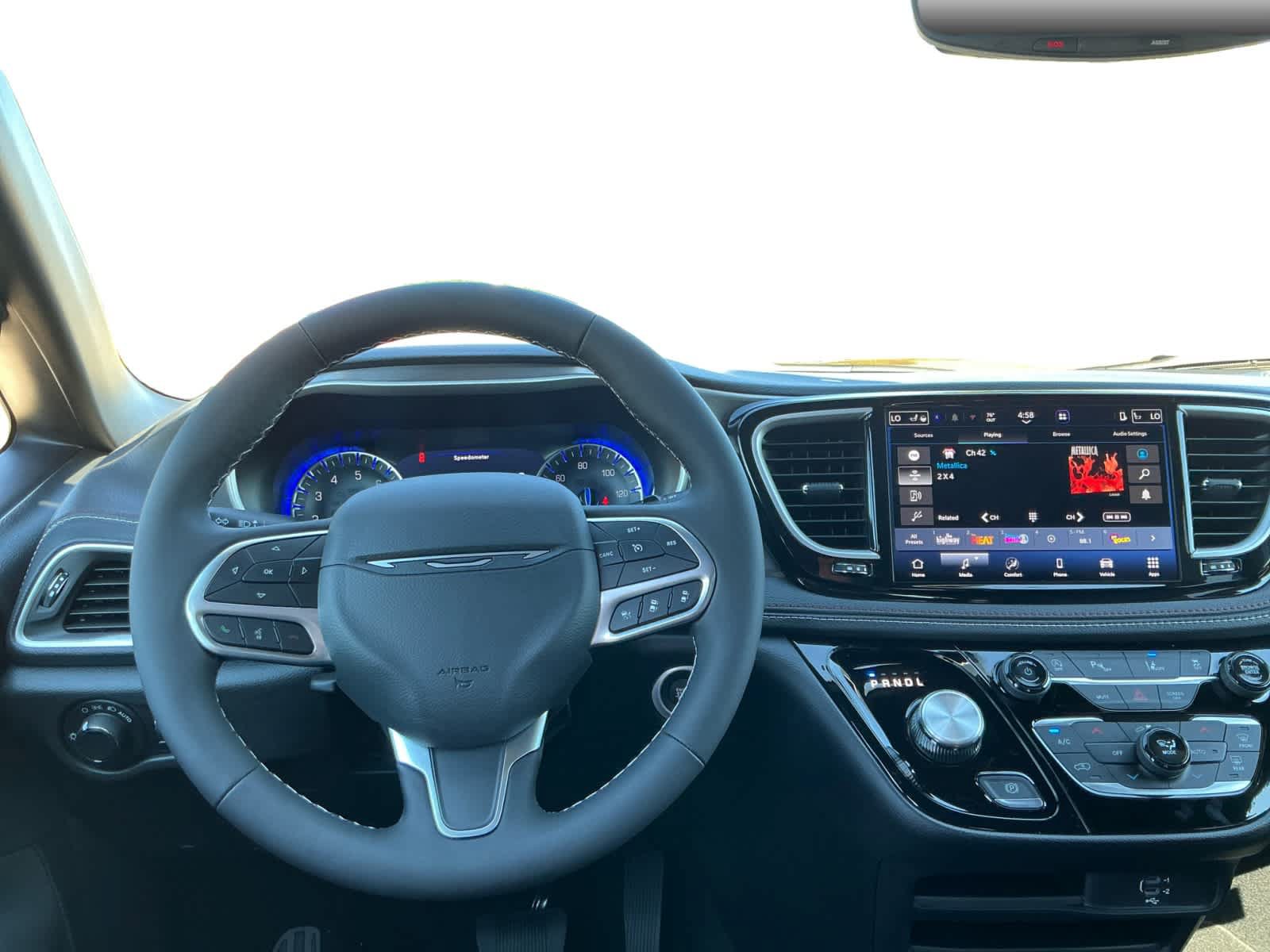 New 2027 Chrysler Pacifica Select AWD/4WD image 10