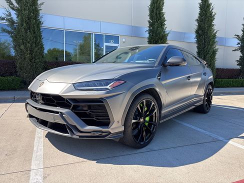 Used 2022 Lamborghini Urus image 2
