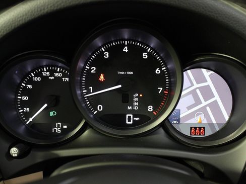 Used 2025 Porsche Macan image 21