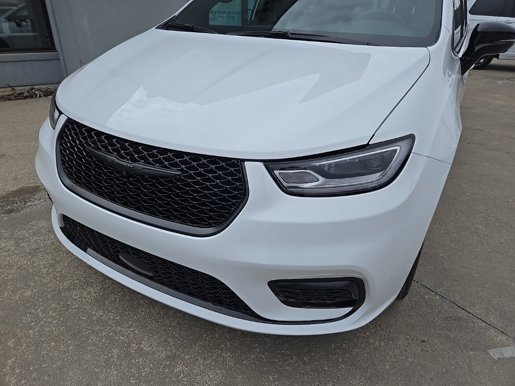 New 2026 Chrysler Pacifica Select w/ S Appearance Package FWD image 19