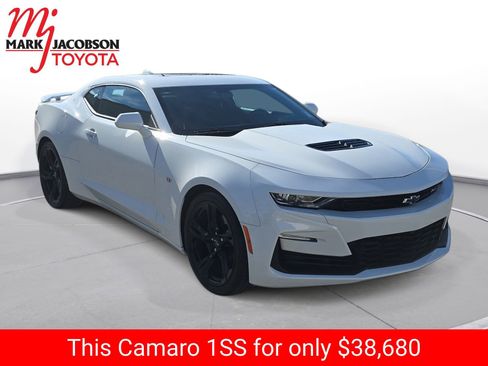 Used 2021 Chevrolet Camaro SS image 6