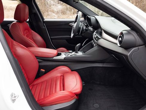 Used 2023 Alfa Romeo Giulia Veloce image 66