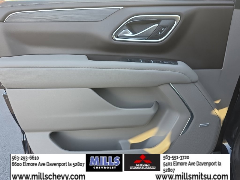 Used 2023 GMC Yukon XL SLT w/ SLT Premium Package AWD/4WD image 17