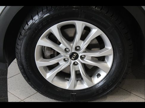 Used 2021 Kia Telluride LX AWD/4WD image 9