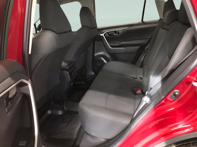 Used 2022 Toyota RAV4 LE AWD/4WD image 9
