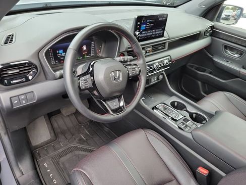Certified 2025 Honda Pilot Black Edition image 17
