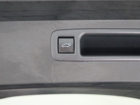 Used 2023 Toyota Highlander XLE FWD image 36