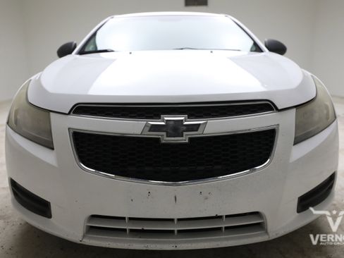 Used 2014 Chevrolet Cruze LS FWD image 8