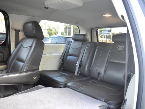 Used 2014 Cadillac Escalade ESV Platinum image 28