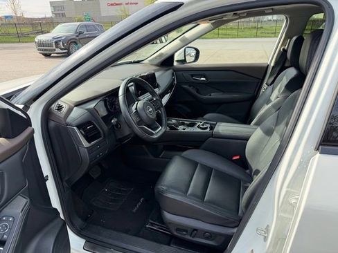 Used 2023 Nissan Rogue SL w/ SL Premium Package image 9