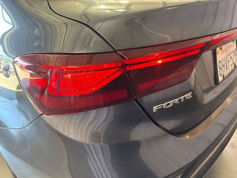 Used 2019 Kia Forte LXS FWD image 13