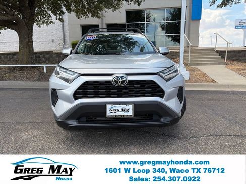 Used 2022 Toyota RAV4 XLE w/ Convenience Package FWD image 2