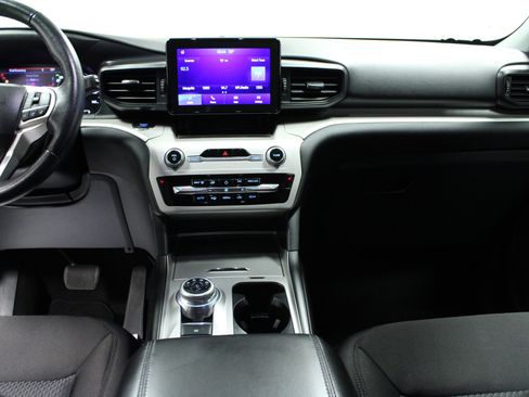 Used 2023 Ford Explorer XLT image 19