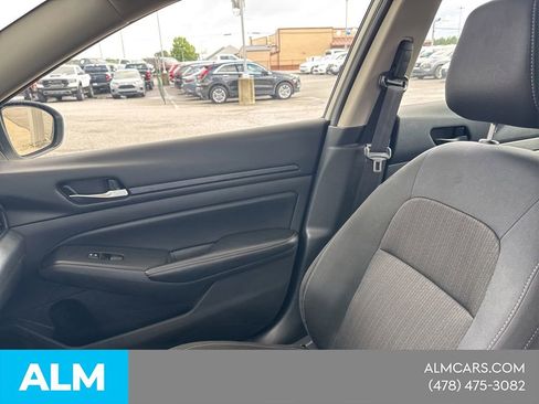 Used 2025 Nissan Altima 2.5 SV FWD image 17