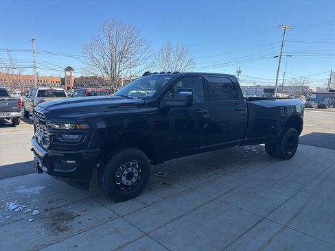 New 2026 RAM 3500 Big Horn AWD/4WD image 8