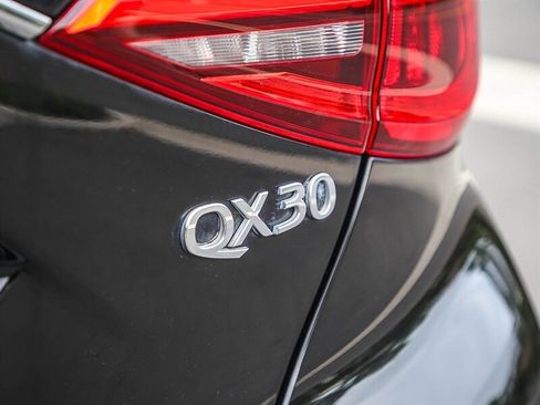 Used 2017 INFINITI QX30 image 33