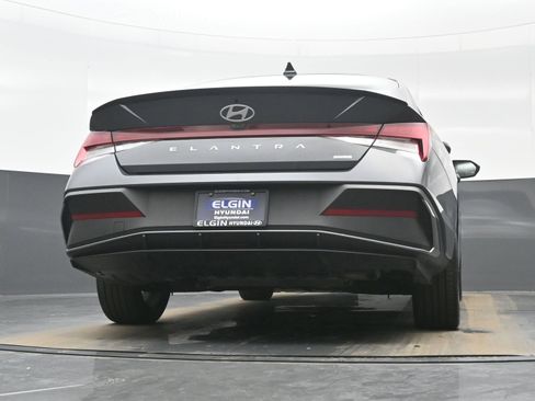 Certified 2025 Hyundai Elantra SEL image 29