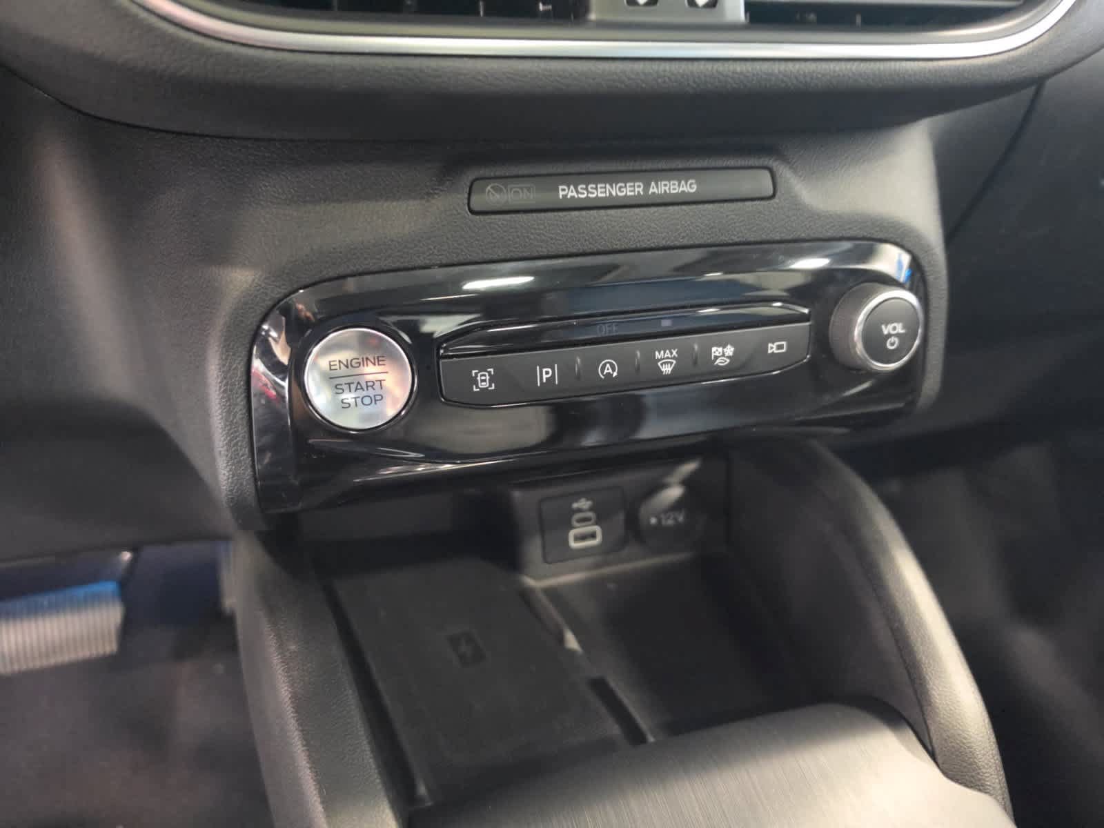 Used 2024 Ford Escape Platinum w/ Class II Trailer Tow Package AWD/4WD image 26