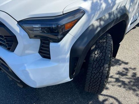 Certified 2024 Toyota Tacoma TRD Off-Road AWD/4WD image 3
