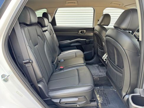 Used 2022 Kia Sorento S FWD image 36