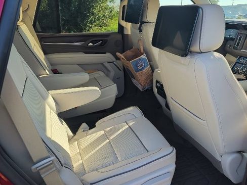 Used 2024 GMC Yukon Denali w/ Advanced Technology Package AWD/4WD image 10