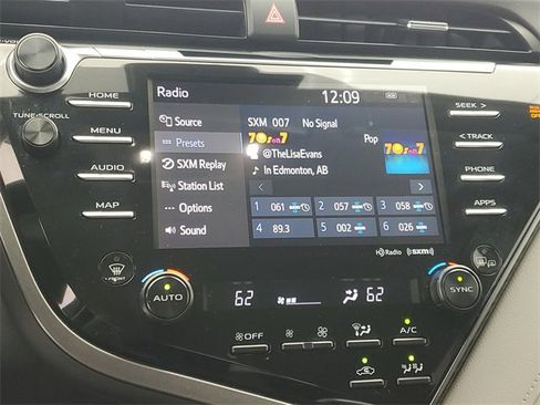 Used 2020 Toyota Camry XLE image 26