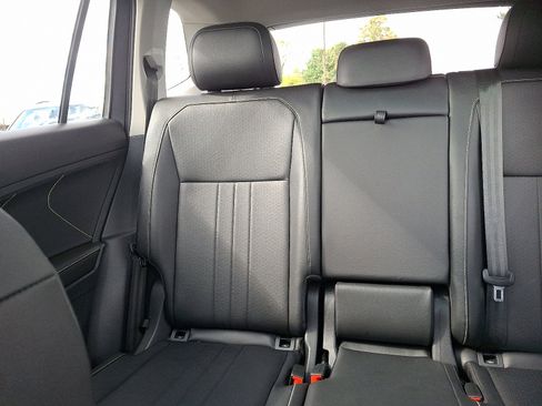 Certified 2022 Volkswagen Tiguan SE w/ Panoramic Sunroof Package image 14