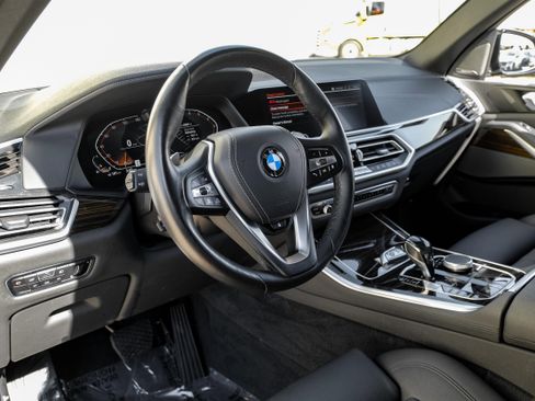 Used 2021 BMW X5 xDrive40i w/ Premium Package image 2