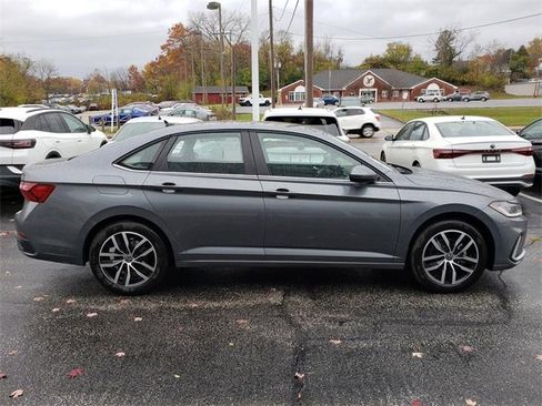 New 2026 Volkswagen Jetta SE image 2