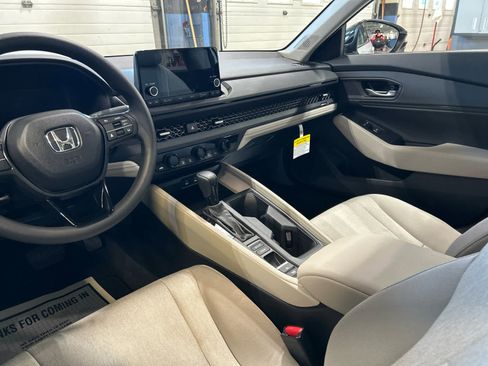 New 2025 Honda Accord SE image 4