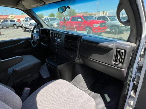 Used 2014 GMC Savana 2500 RWD image 22