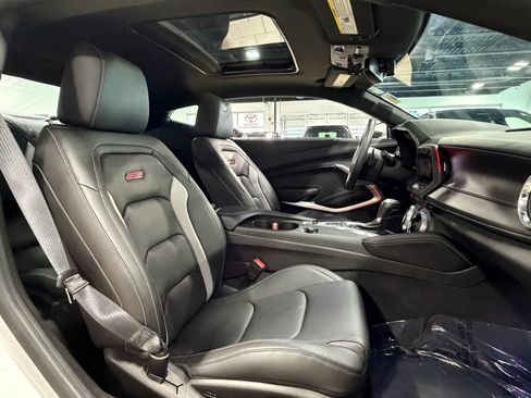 Used 2018 Chevrolet Camaro SS RWD image 7