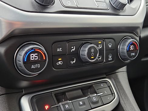 Used 2023 GMC Acadia SLE w/ Driver Convenience Package image 15