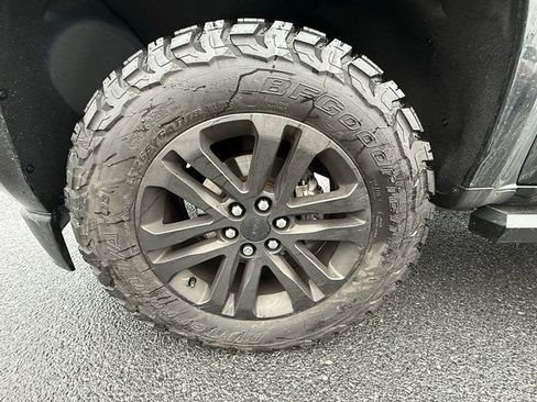 Used 2017 GMC Canyon SLE w/ Nightfall Edition image 9