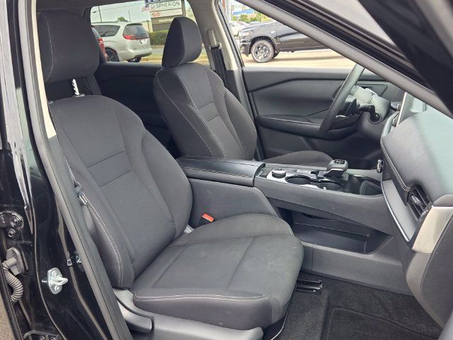 Used 2024 Nissan Rogue S AWD/4WD image 17